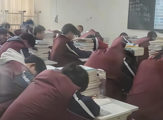 清晨的状态千差万别孩子们思想活跃渴望捧着书本沉溺阅览