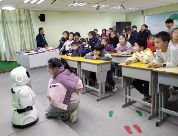 不同年龄段有不同的学习内容让学生们循序渐进学科技练本领